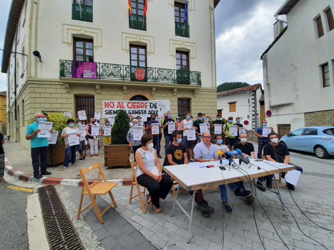 En Aoiz, rueda de prensa de colectivos sociales y culturales de Aoiz y alcaldes de la zona con motivo del cierre de Siemens Gamesa En Aoiz, rueda de prensa de colectivos sociales y culturales de Aoiz y alcaldes de la zona con motivo del cierre de Siemens Gamesa