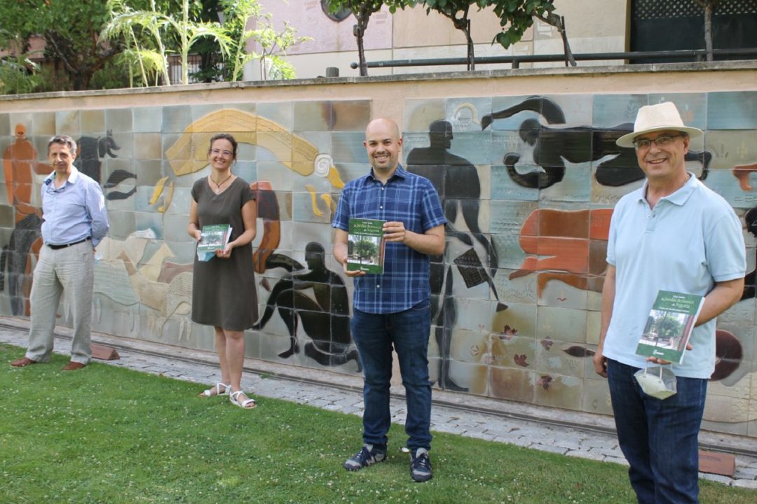 Se presentaba el libro “Una Visita al Jardín Botánico de Segovia, Centro de Biodiversidad Urbana” Se presentaba el libro “Una Visita al Jardín Botánico de Segovia, Centro de Biodiversidad Urbana”