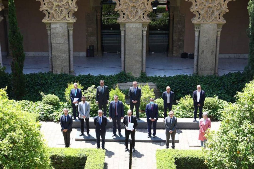 Todos los partidos políticos con representación en las Cortes de Aragón (excepto Vox), sindicatos, organizaciones empresariales y la Federación Aragonesa de Municipios, Comarcas y Provincias, firmaron este acuerdo para el futuro de la comunidad autónoma Todos los partidos políticos con representación en las Cortes de Aragón (excepto Vox), sindicatos, organizaciones empresariales y la Federación Aragonesa de Municipios, Comarcas y Provincias, firmaron este acuerdo para el futuro de la comunidad autónoma