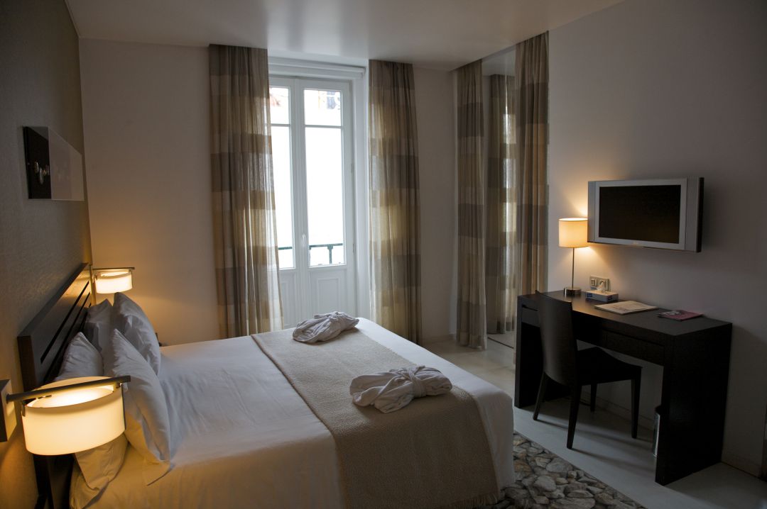 Una habitación de hotel. Una habitación de hotel.