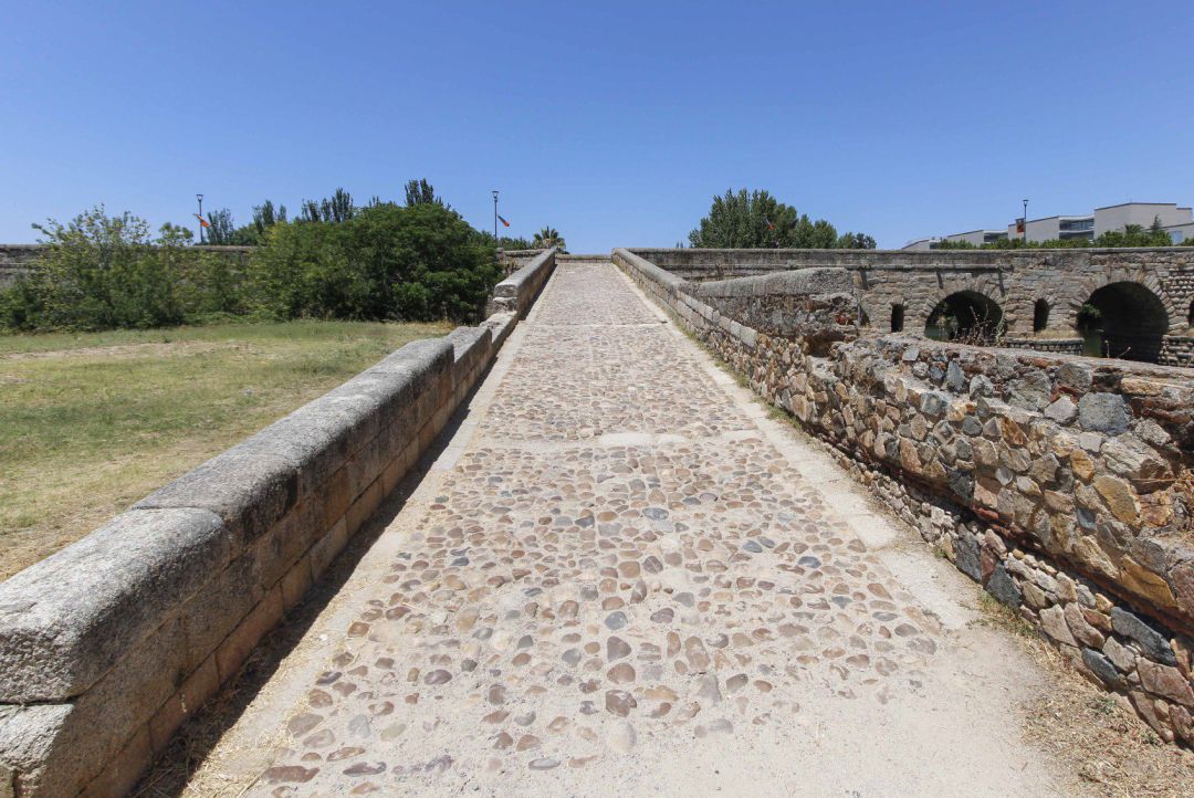 Descendedero del Puente Romano de Mérida Descendedero del Puente Romano de Mérida