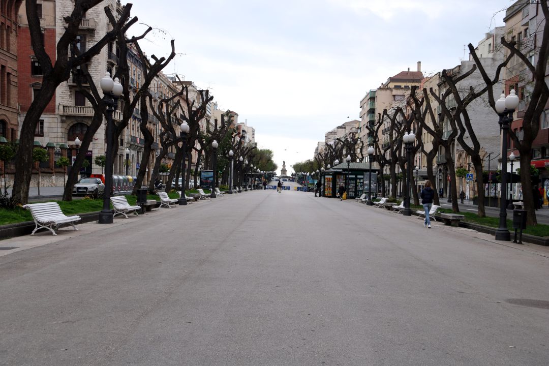 Pla General de la Rambla Nova de Tarragona el dia de Sant Jordi de 2020 Pla General de la Rambla Nova de Tarragona el dia de Sant Jordi de 2020