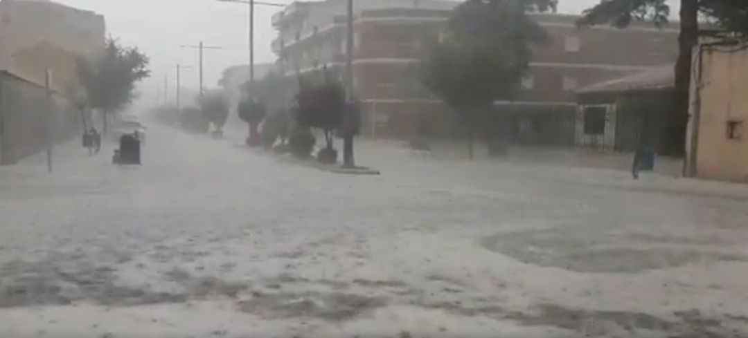 Imagen de una de las calles de Socuéllamos durante la tormenta Imagen de una de las calles de Socuéllamos durante la tormenta