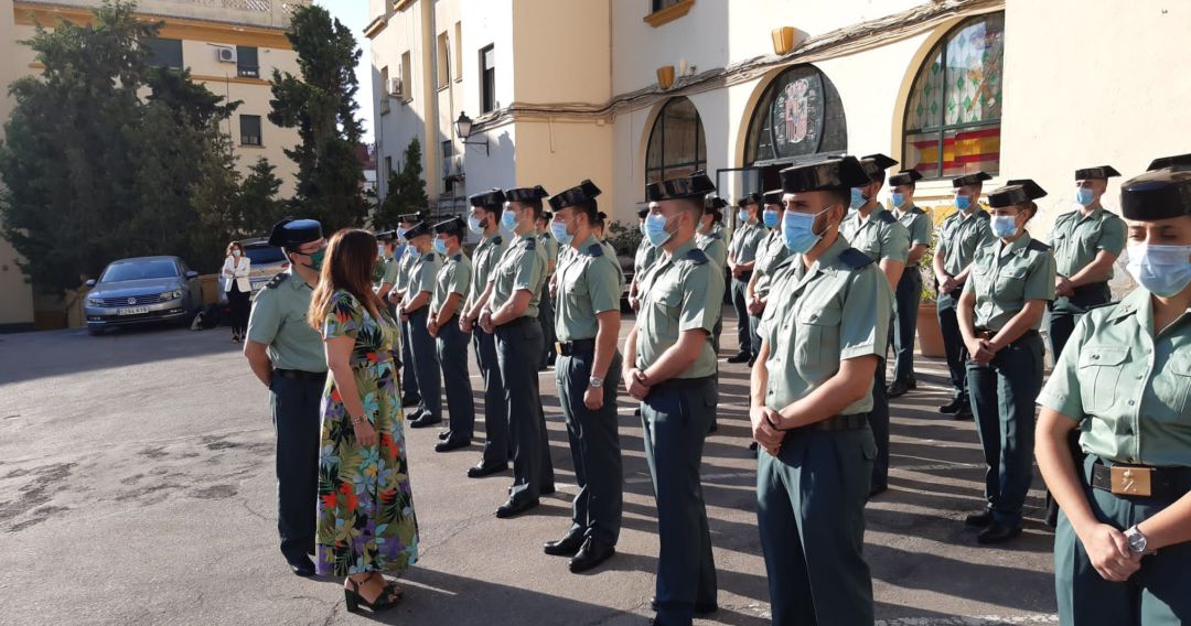 La subdelegada del Gobierno, Catalina Madueño, saluda a los guardias civiles en prácticas en la Comandancia de Jaén. La subdelegada del Gobierno, Catalina Madueño, saluda a los guardias civiles en prácticas en la Comandancia de Jaén.