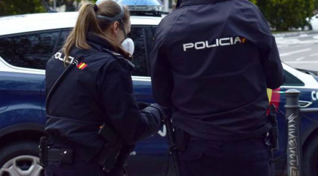 Agentes de la Policía Nacional Agentes de la Policía Nacional
