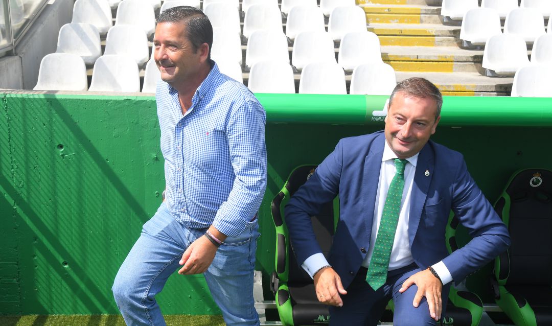 Los máximos accionistas del Racing formarán parte de la comisión que tomará las decisiones deportivas el próximo curso. Los máximos accionistas del Racing formarán parte de la comisión que tomará las decisiones deportivas el próximo curso.