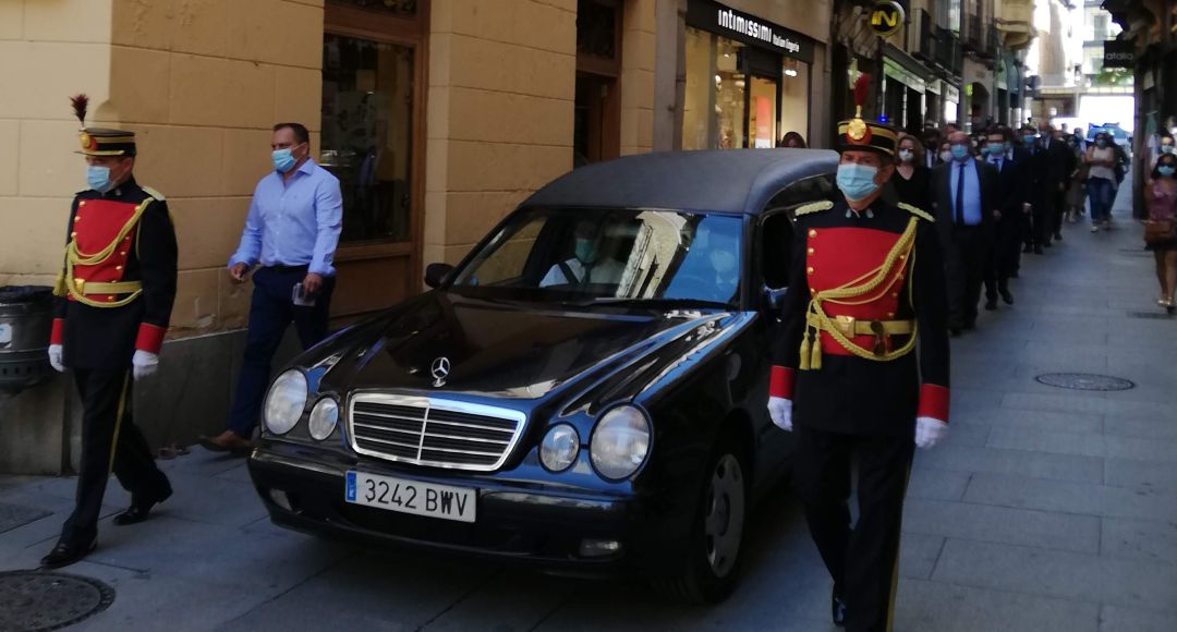 El cortejo fúnebre de Ramón Escobar por la Calle Real de Segovia El cortejo fúnebre de Ramón Escobar por la Calle Real de Segovia