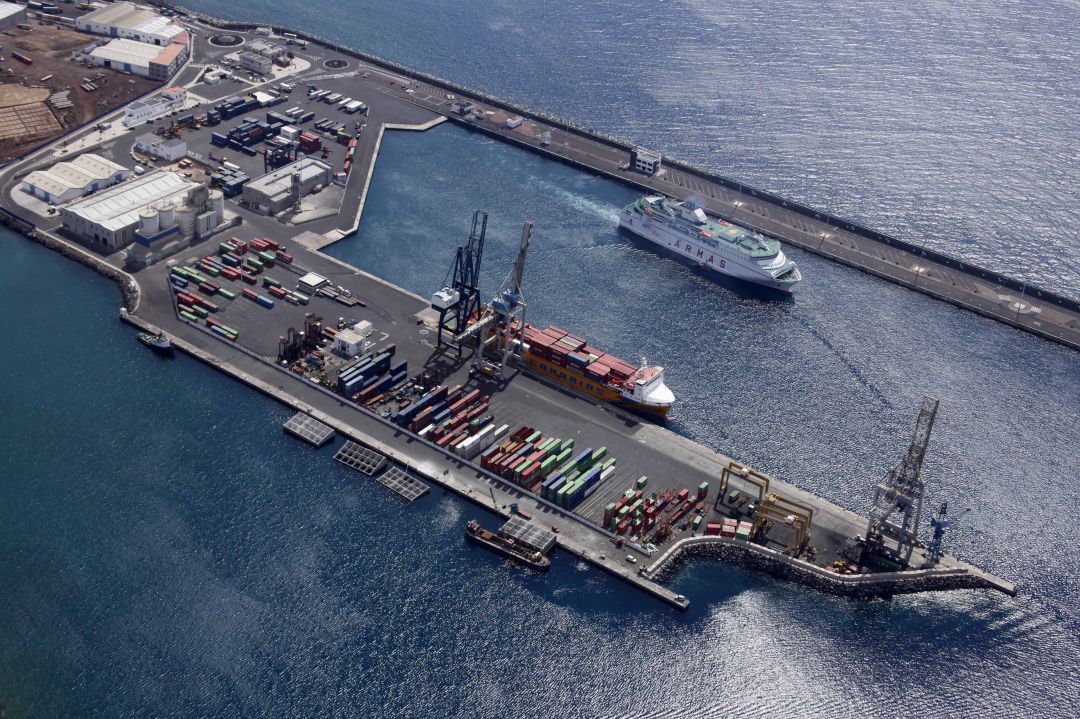 Imagen aérea del puerto de Arrecife. Imagen aérea del puerto de Arrecife.