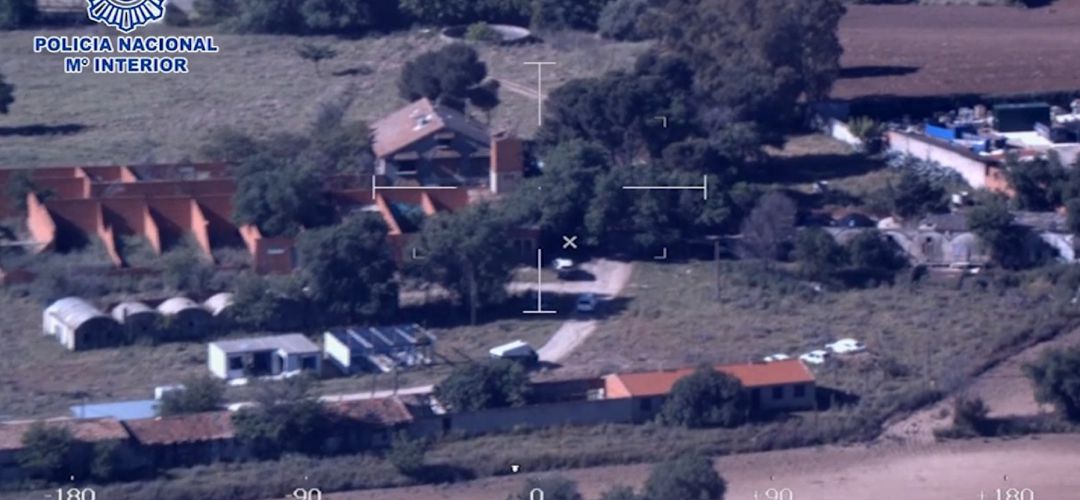 Los agentes han intervenido en decenas de casas de campo, pisos y naves industriales de Madrid y Toledo Los agentes han intervenido en decenas de casas de campo, pisos y naves industriales de Madrid y Toledo
