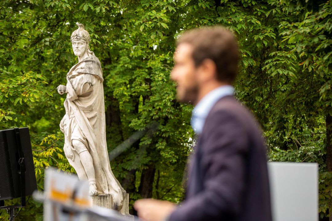 El presidente del PP, Pablo Casado, durante el acto electoral que la coalición de su partido con Ciudadanos ha celebrado este viernes en Vitoria. El presidente del PP, Pablo Casado, durante el acto electoral que la coalición de su partido con Ciudadanos ha celebrado este viernes en Vitoria.