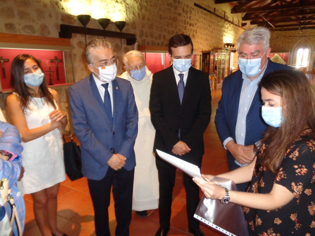 La directora del proyecto explica algunos detalles del trabajo realizado La directora del proyecto explica algunos detalles del trabajo realizado