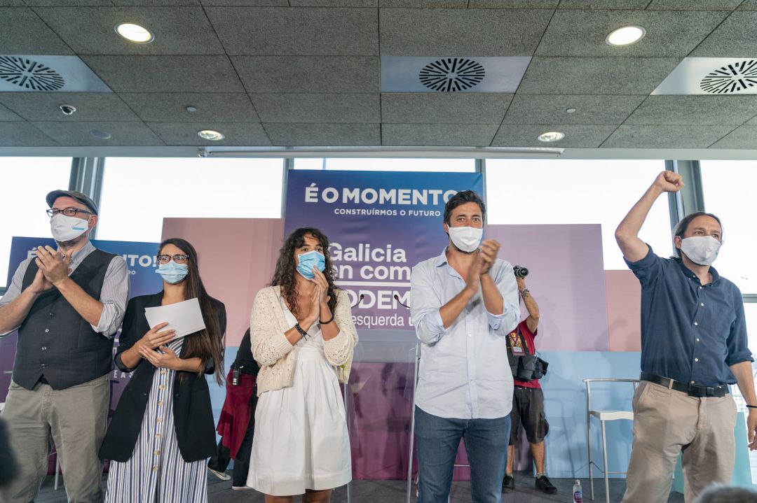 Pablo Iglesias hace campaña junto al candidato de En Marea en Galicia. Pablo Iglesias hace campaña junto al candidato de En Marea en Galicia.