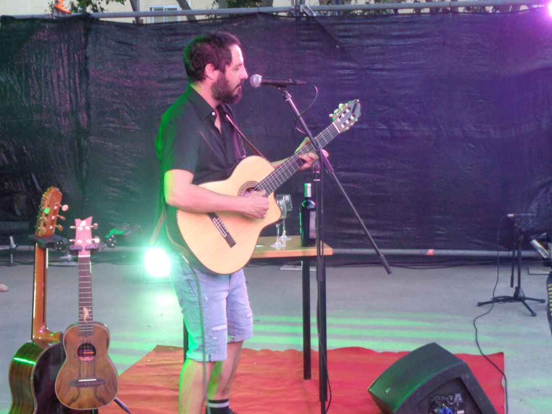 El Kanka arrancó su actuación tras brindar con Javier Ajenjo con un Ribera El Kanka arrancó su actuación tras brindar con Javier Ajenjo con un Ribera