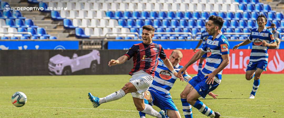 Un momento del partido Un momento del partido