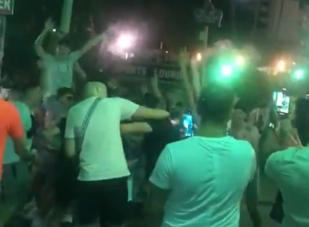 Varios turistas no mantienen las medidas de seguridad sanitaria en Magaluf Varios turistas no mantienen las medidas de seguridad sanitaria en Magaluf