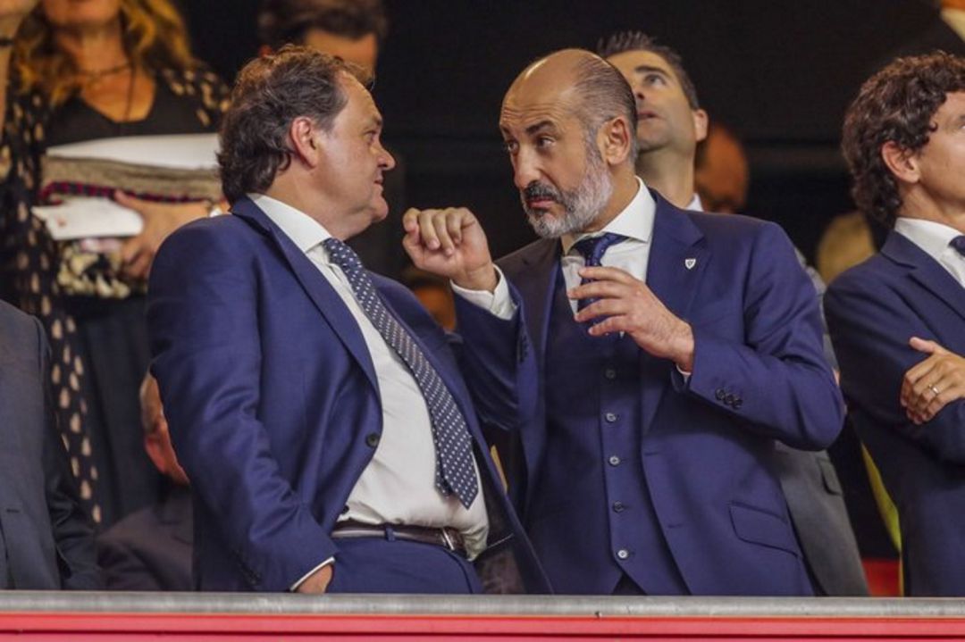 Aperribay conversa con Elizegi antes de un derbi vasco Aperribay conversa con Elizegi antes de un derbi vasco