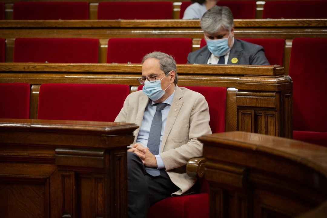 El presidente de la Generalitat, Quim Torra, con mascarilla, en el Parlament catalán El presidente de la Generalitat, Quim Torra, con mascarilla, en el Parlament catalán