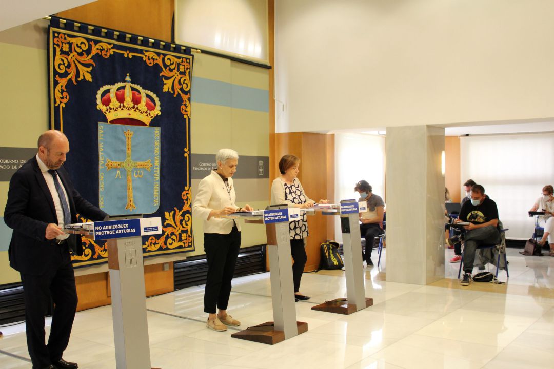 La consejera de Educación, Carmen Suárez, ha presentado el plan organizativo para el próximo curso escolar, junto al vicepresidente Juan Cofiño La consejera de Educación, Carmen Suárez, ha presentado el plan organizativo para el próximo curso escolar, junto al vicepresidente Juan Cofiño