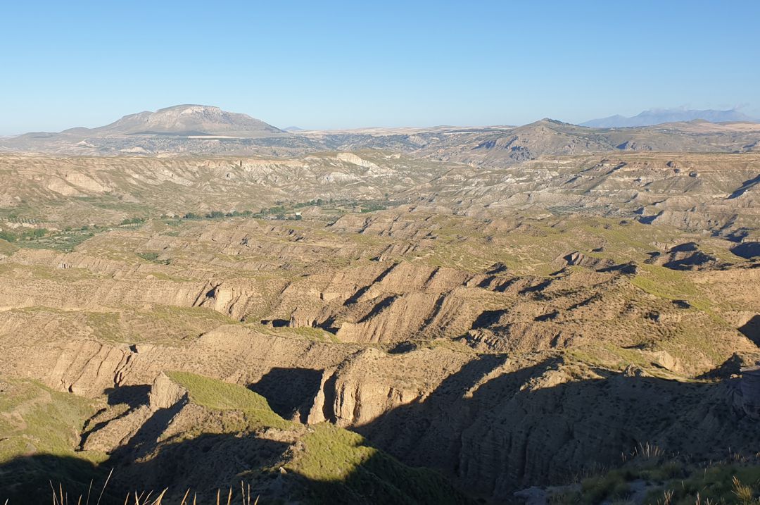Zona de 'bad land' en el conocido como 'Desierto de Gorafe', territorio enmarcado en el Geoparque de Granada reconocido por la UNESCO Zona de 'bad land' en el conocido como 'Desierto de Gorafe', territorio enmarcado en el Geoparque de Granada reconocido por la UNESCO