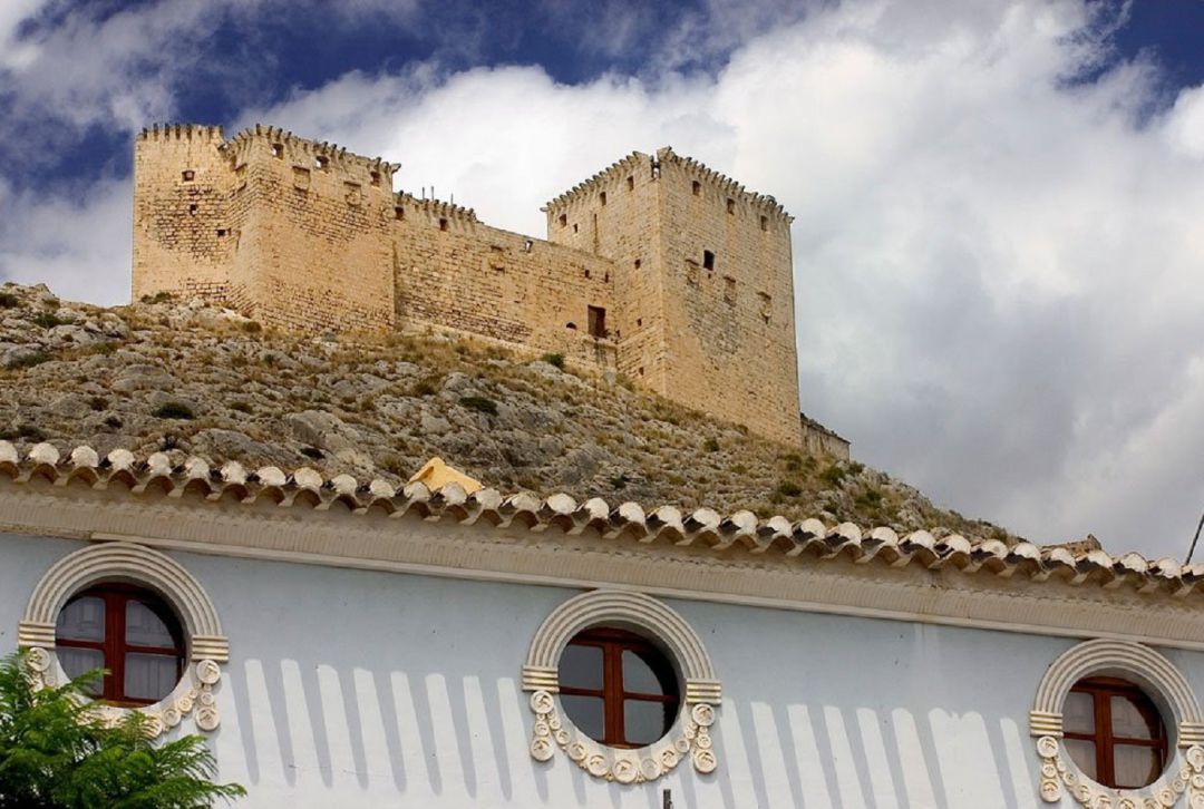 Imagen del castillo de Mula contemplado desde su casco histórico Imagen del castillo de Mula contemplado desde su casco histórico