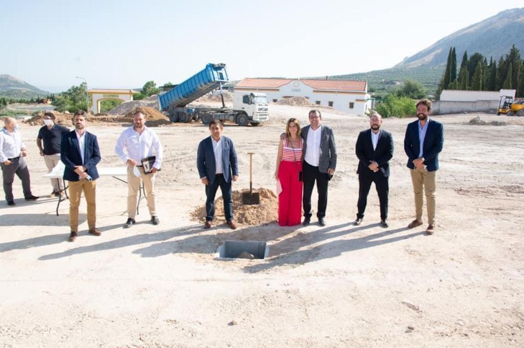 Colocación de la primera piedra de la empresa Plastbed Colocación de la primera piedra de la empresa Plastbed