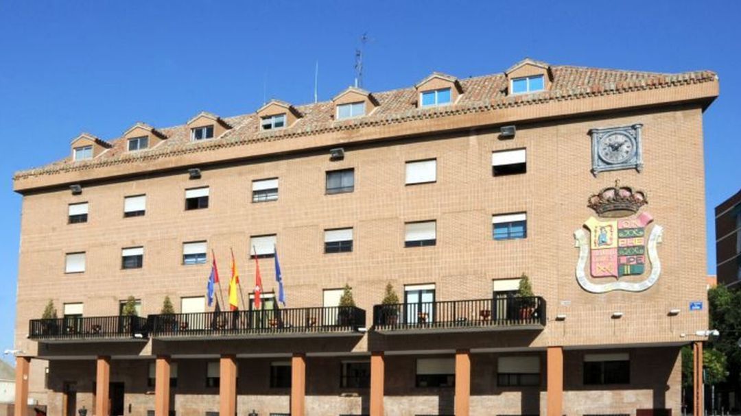 Fachada del Ayuntamiento de Móstoles Fachada del Ayuntamiento de Móstoles