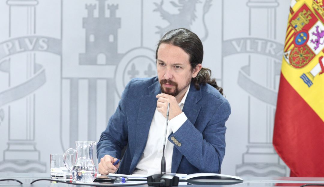 El vicepresidente y ministro de Derechos Sociales y Agenda 2030, Pablo Iglesias, durante su intervención en la rueda de prensa posterior al Consejo de Ministros en la Moncloa. El vicepresidente y ministro de Derechos Sociales y Agenda 2030, Pablo Iglesias, durante su intervención en la rueda de prensa posterior al Consejo de Ministros en la Moncloa.