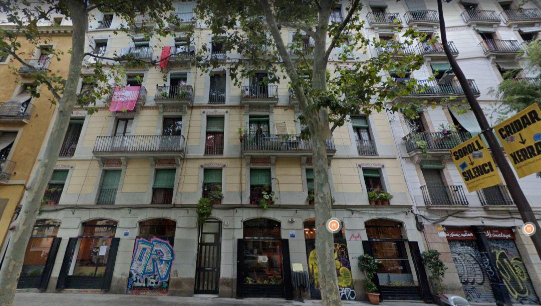 El lugar en el que se ha producido el crimen, en el número 3 de la Rambla del Raval de Barcelona El lugar en el que se ha producido el crimen, en el número 3 de la Rambla del Raval de Barcelona