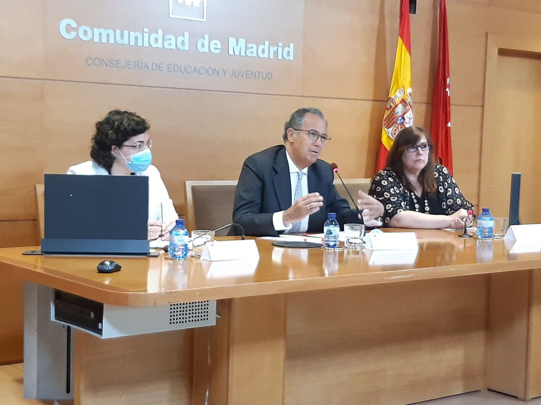 Enrique Ossorio en la presentación del IV Informe Anual sobre Convivencia y Acoso Escolar. Enrique Ossorio en la presentación del IV Informe Anual sobre Convivencia y Acoso Escolar.