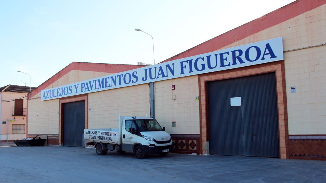 Edificio principal de 'Azulejos y pavimentos Juan Figueroa', en Lantejuela (Sevilla) Edificio principal de 'Azulejos y pavimentos Juan Figueroa', en Lantejuela (Sevilla)
