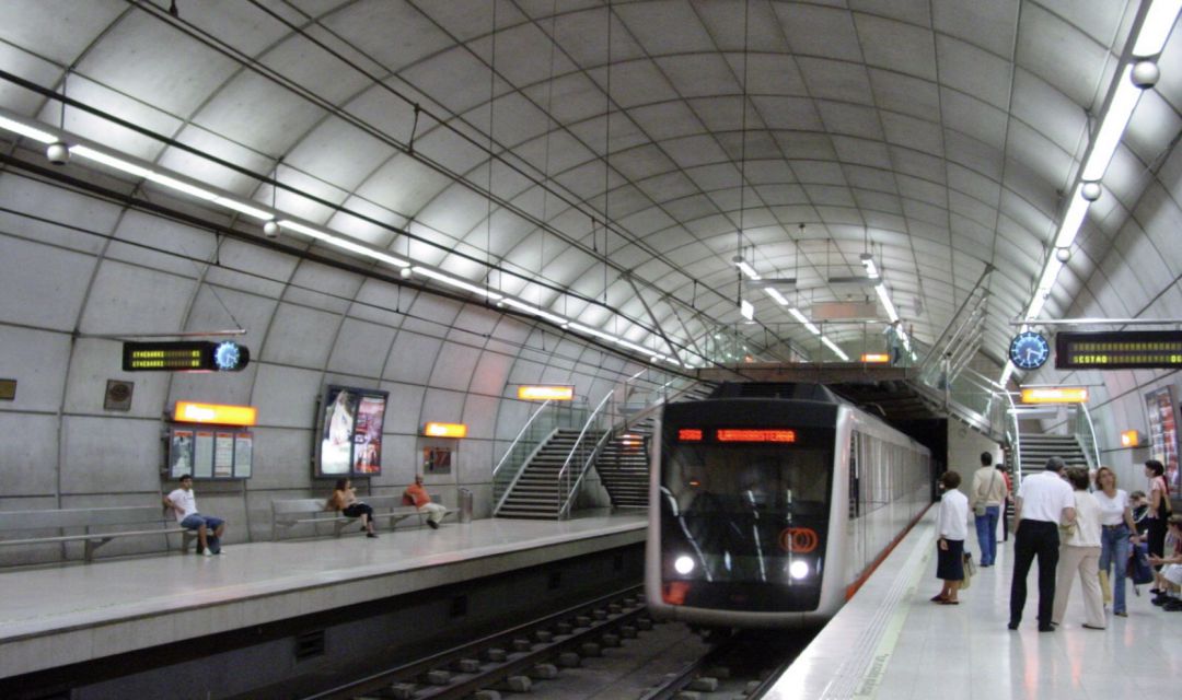En los nuevos mapas, se mantiene la información propia de las líneas de metro y se han incorporado lugares de interés tales como centros de salud, administrativos o información de accesibilidad, y se han actualizado los nombres de las calles adyacentes. En los nuevos mapas, se mantiene la información propia de las líneas de metro y se han incorporado lugares de interés tales como centros de salud, administrativos o información de accesibilidad, y se han actualizado los nombres de las calles adyacentes.