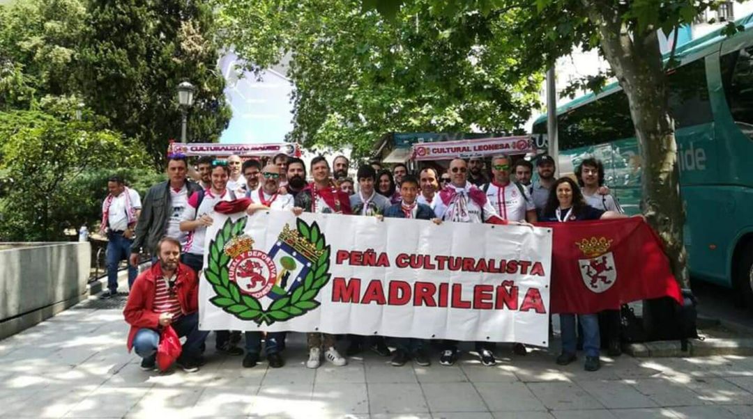 Los aficionados en el exilio se mueven Los aficionados en el exilio se mueven