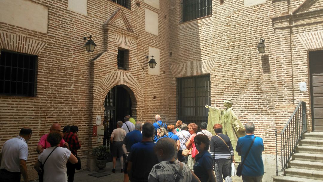 Grupo de turistas que, en años anteriores, visitan los recursos de Medina del Campo Grupo de turistas que, en años anteriores, visitan los recursos de Medina del Campo