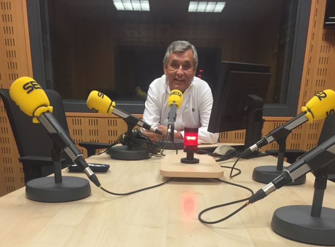 Martínez Zulaica en una foto de archivo en los estudios de Radio Palencia Martínez Zulaica en una foto de archivo en los estudios de Radio Palencia