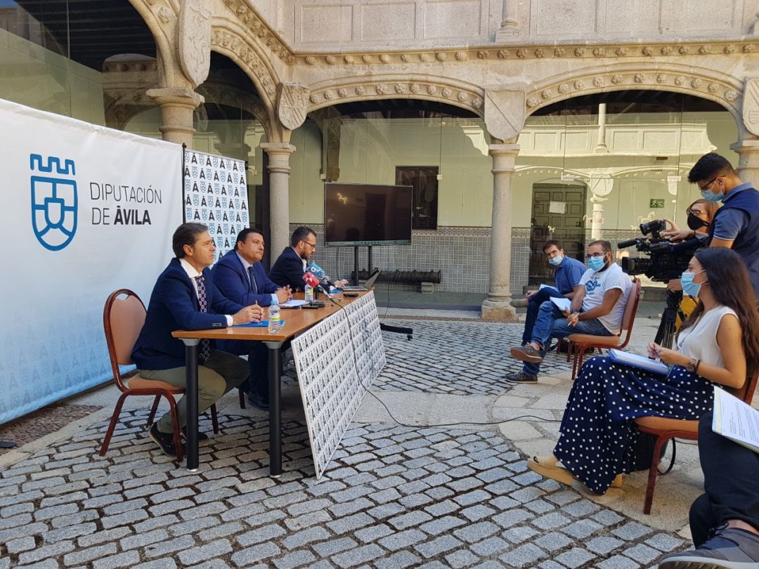 Un momento de la presentación de la campaña a los medios, en el patio de la sede de la institución provincial Un momento de la presentación de la campaña a los medios, en el patio de la sede de la institución provincial