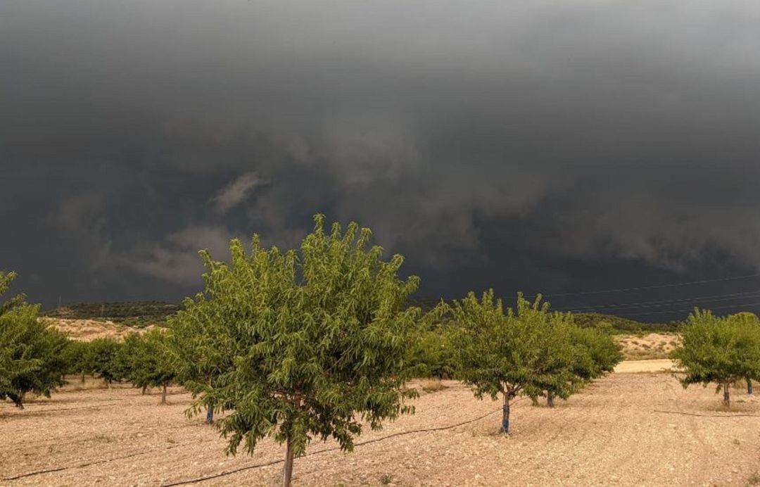 Las tormentas fueron especialmente intensas en localidades limítrofes entre Cuenca y Valencia como los 60 litros por m2 que cayeron en Fuenterrobles. Las tormentas fueron especialmente intensas en localidades limítrofes entre Cuenca y Valencia como los 60 litros por m2 que cayeron en Fuenterrobles.