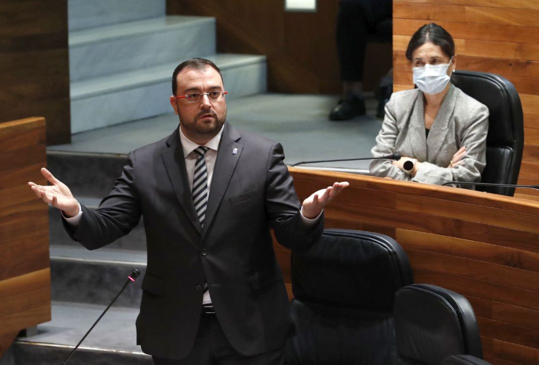 El presidente del Principado, Adrián Barbón, durante el pleno. El presidente del Principado, Adrián Barbón, durante el pleno.