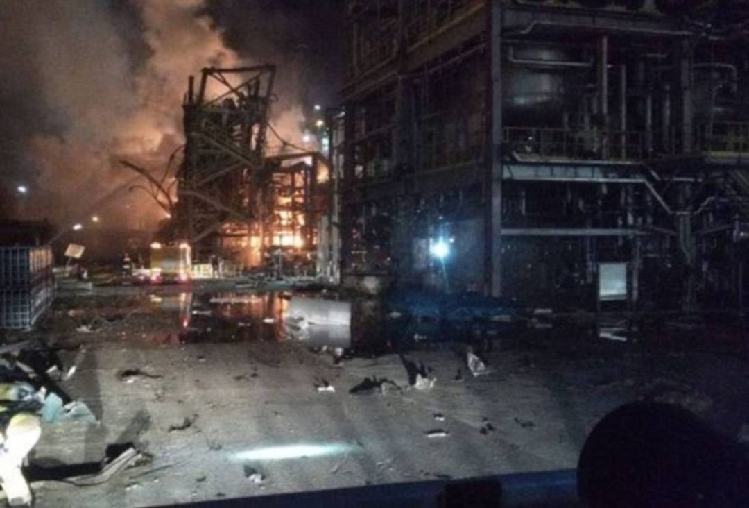 Instalacions d'IQOXE poc després de l'explosió del 14 de gener Instalacions d'IQOXE poc després de l'explosió del 14 de gener