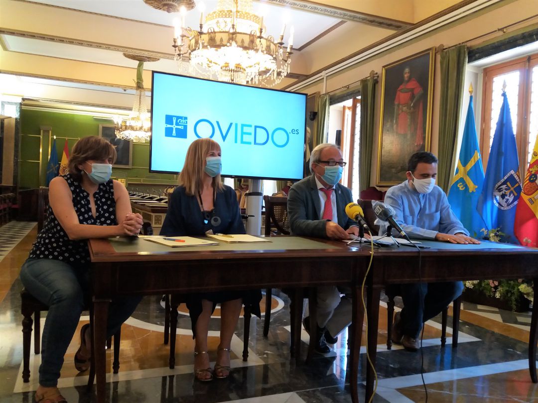 De izquierda a derecha los concejalles socialistas en el Ayuntamiento de Oviedo, Ana Rivas, Marisa ponga, Wenceslao López, y Ricardo Fernández. De izquierda a derecha los concejalles socialistas en el Ayuntamiento de Oviedo, Ana Rivas, Marisa ponga, Wenceslao López, y Ricardo Fernández.