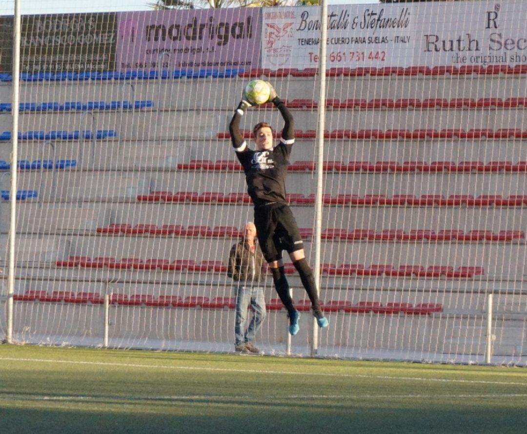 Carles Fluixà luchará por defender la portería del Eldense una temporada más Carles Fluixà luchará por defender la portería del Eldense una temporada más