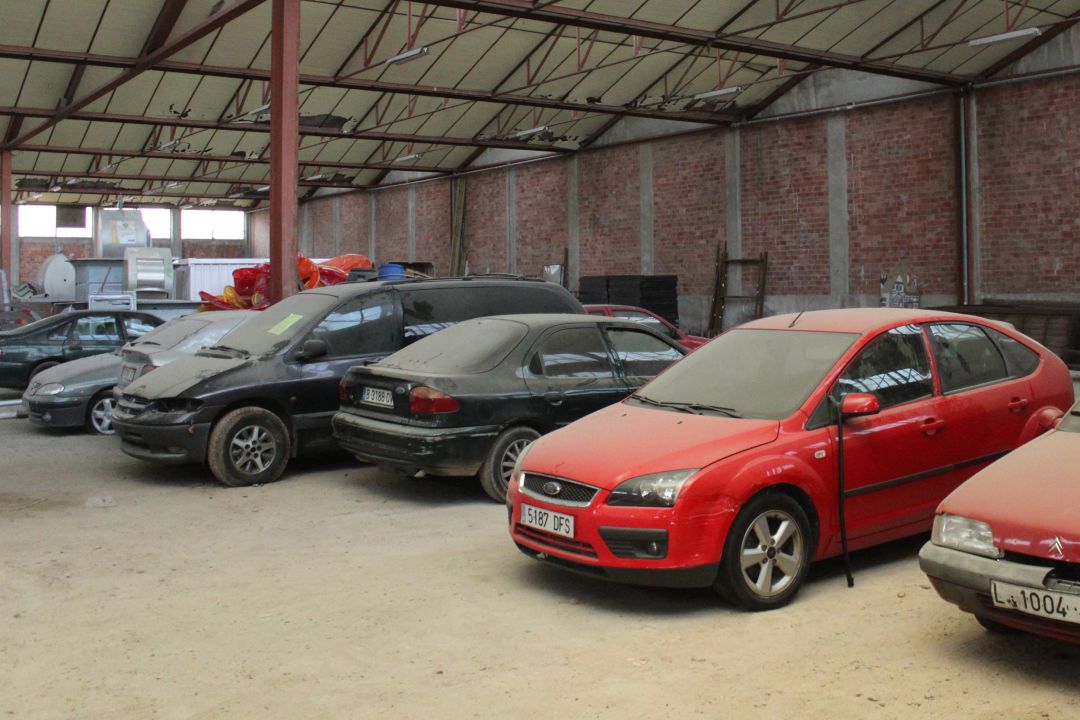 Un dipòsit de vehicles abandonats Un dipòsit de vehicles abandonats