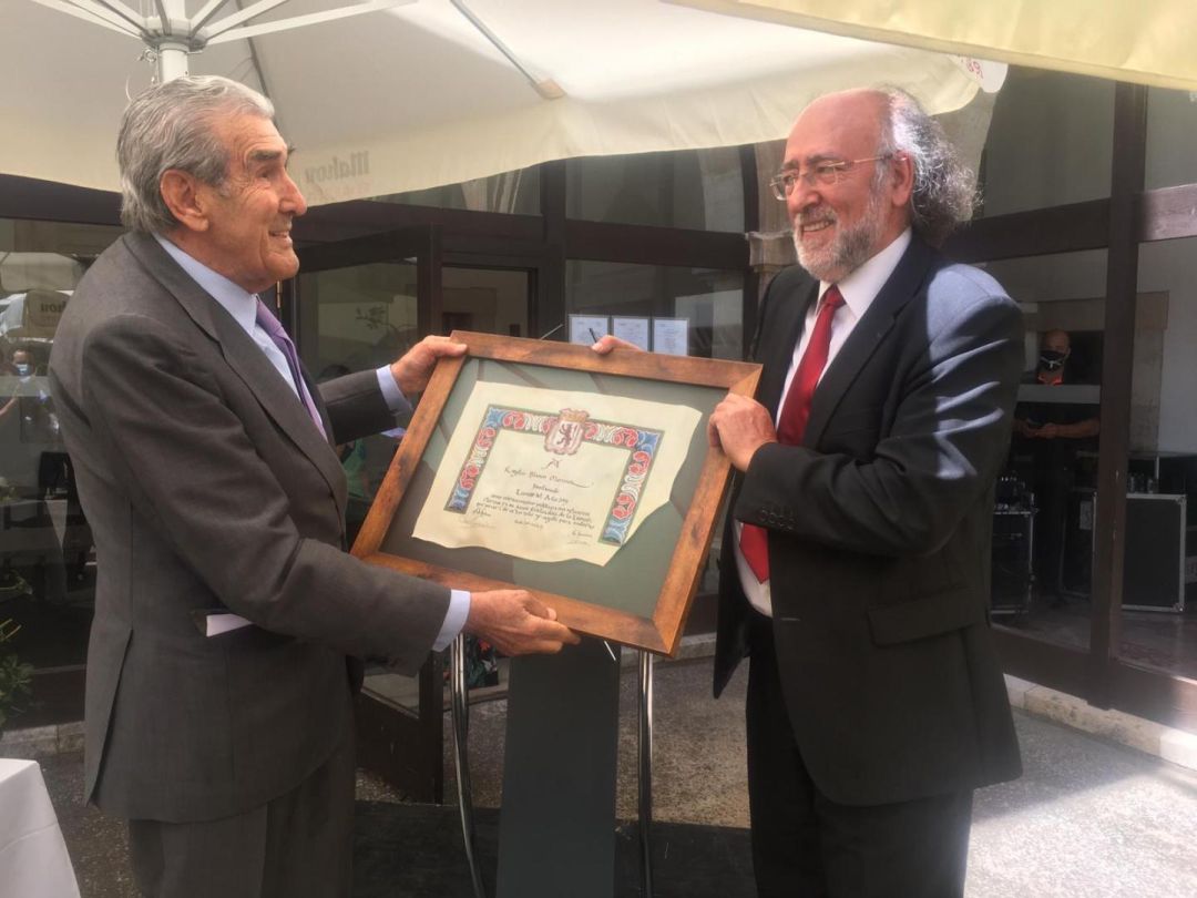 Rogelio Blanco recibe el galardón de Leonés del Año 2019 Rogelio Blanco recibe el galardón de Leonés del Año 2019
