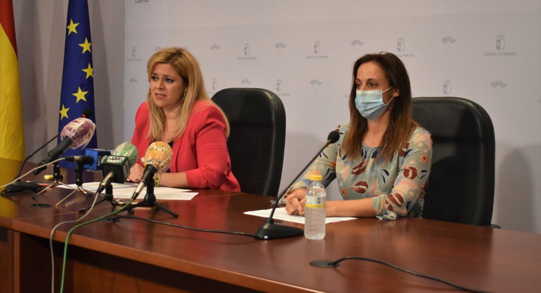 La delegada de la Junta en Cuenca, María Ángeles Martínez (i), junto a la delegada de Educación, Sonia Isidro (d), durante la presentación de las medidas La delegada de la Junta en Cuenca, María Ángeles Martínez (i), junto a la delegada de Educación, Sonia Isidro (d), durante la presentación de las medidas