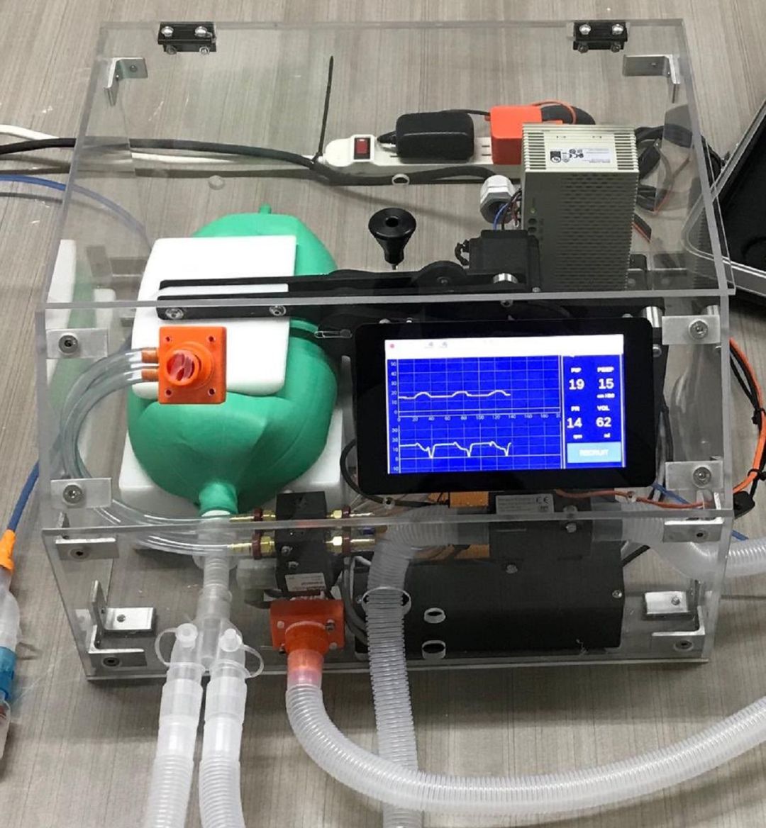 Prototipo de respirador 3D fabricado en México siguiendo el patrón asturiano. Prototipo de respirador 3D fabricado en México siguiendo el patrón asturiano.
