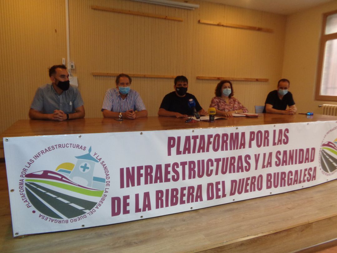 Junta directiva. De izq a dcha, Héctor Ibáñez, Juan Carlos Camarero, Jorge Núñez, Sonia González y Jorge Núñez Junta directiva. De izq a dcha, Héctor Ibáñez, Juan Carlos Camarero, Jorge Núñez, Sonia González y Jorge Núñez