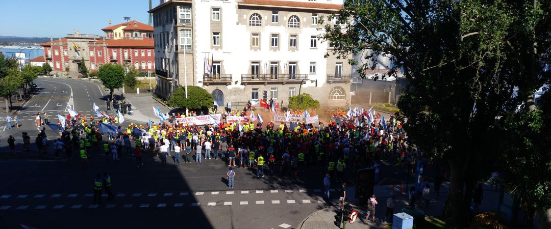Concentración de trabajadores en la plaza de Ourense Concentración de trabajadores en la plaza de Ourense