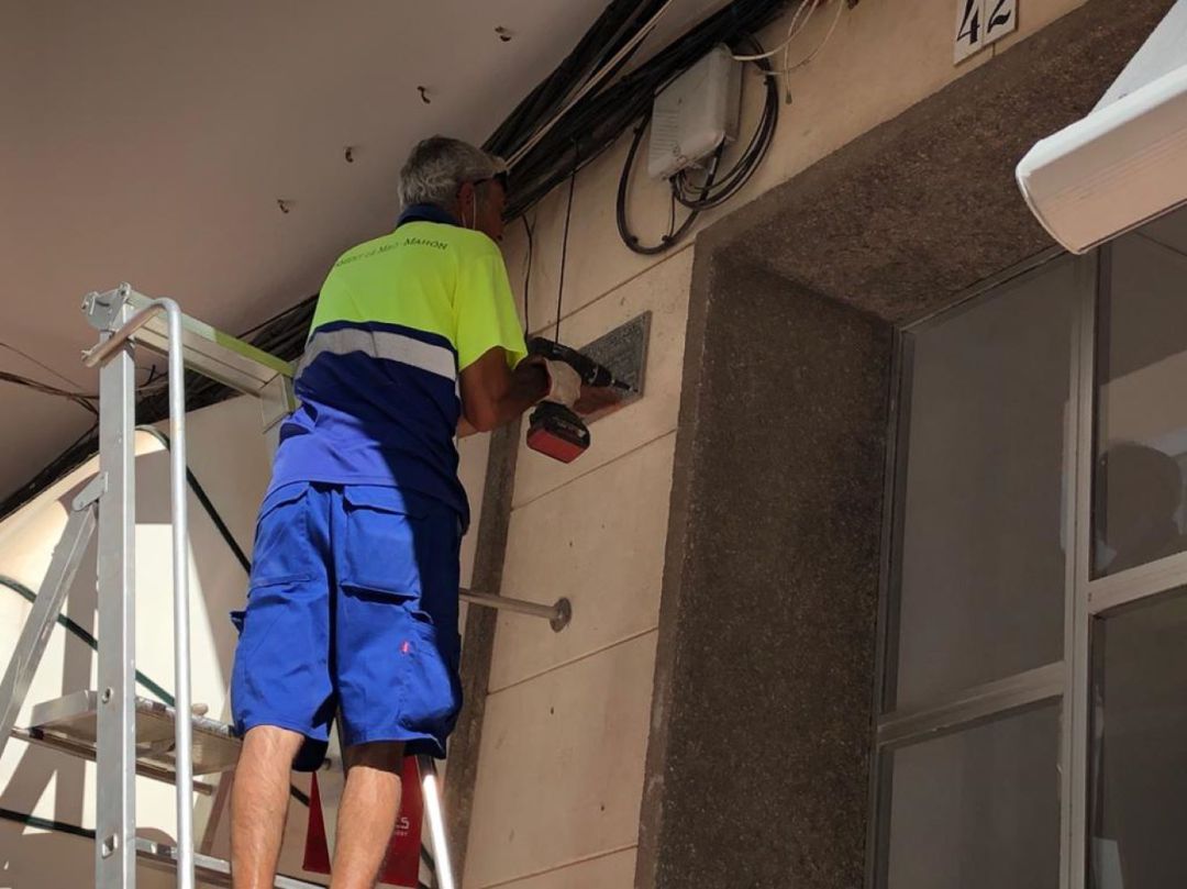 Les plaques llevades eren una "infracció moral" per a molta gent degut a que representaven la dictadura que va repressaliar a tantes presones. Les plaques llevades eren una "infracció moral" per a molta gent degut a que representaven la dictadura que va repressaliar a tantes presones.