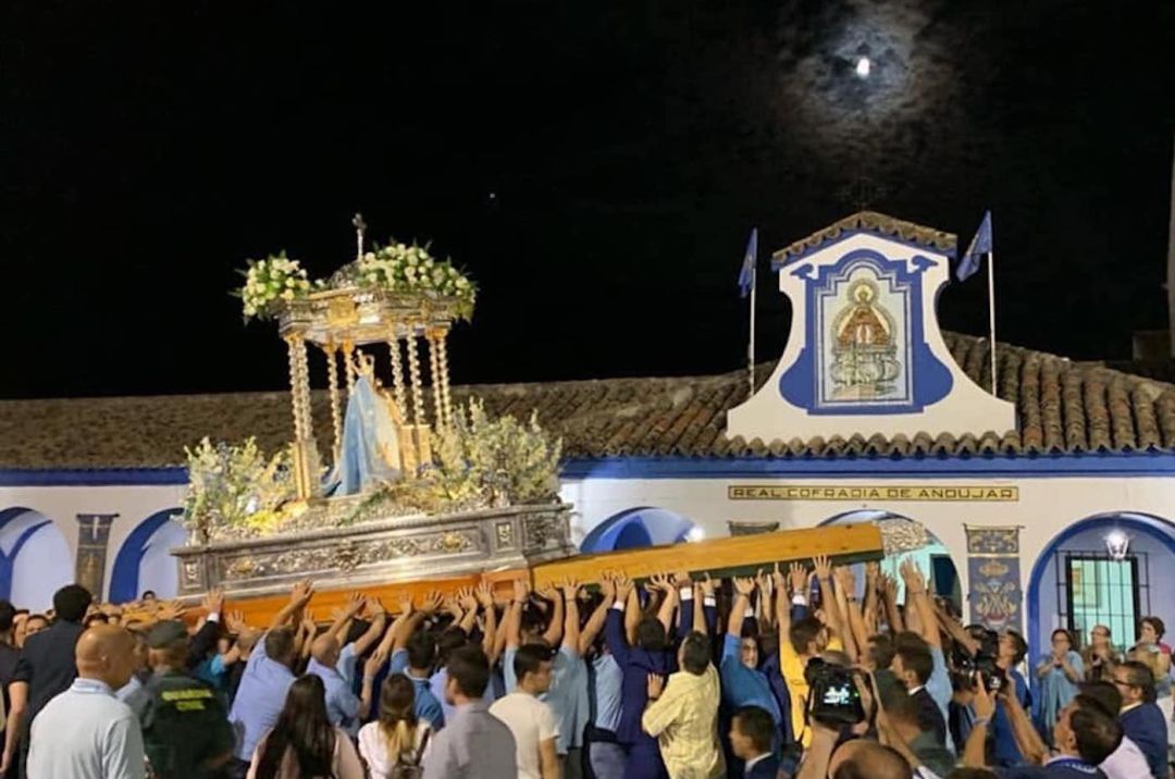 Procesión nocturna de la Virgen de la Cabeza durante la madrudaga del 12 de agosto del año pasado. Procesión nocturna de la Virgen de la Cabeza durante la madrudaga del 12 de agosto del año pasado.