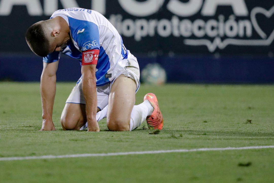 El capitán del Leganés, derrotado tras el pitido final. El capitán del Leganés, derrotado tras el pitido final.