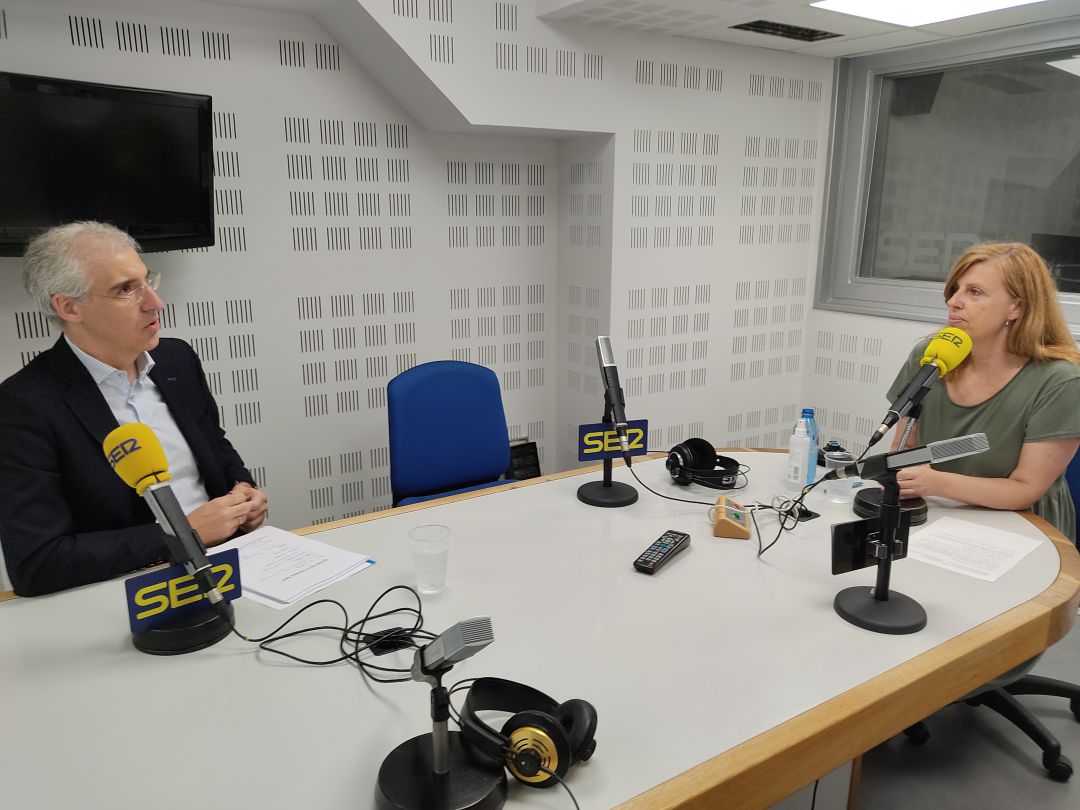 Francisco Conde y Aida Pena, en el estudio de Radio Galicia. Francisco Conde y Aida Pena, en el estudio de Radio Galicia.